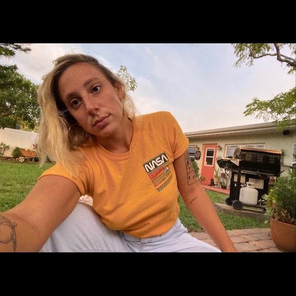 Profile Picture of Sarah Desciscio (@thriftybitchz) on Poshmark