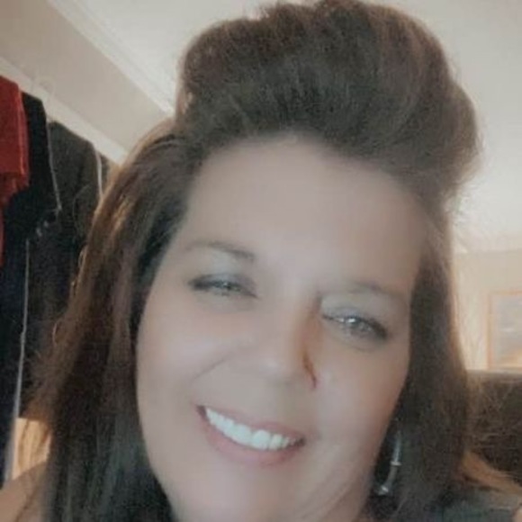 Profile Picture of Deidra Holtmeyer (@deidraholtmeyer) on Poshmark