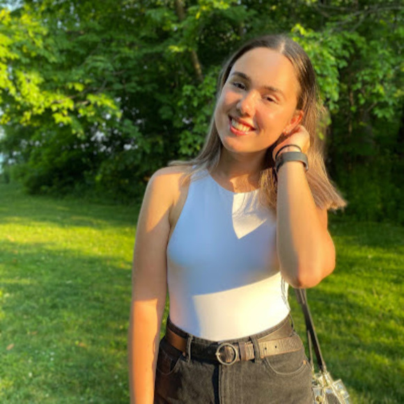 Profile Picture of Stella Vujic (@vujicsv) on Poshmark