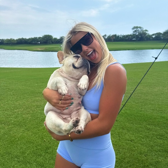 Profile Picture of Julia Beardemphl (@j_beardemphl) on Poshmark