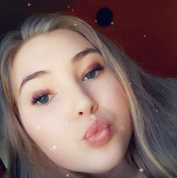 Profile Picture of Shayla Witkiewicz (@shayladawn999) on Poshmark