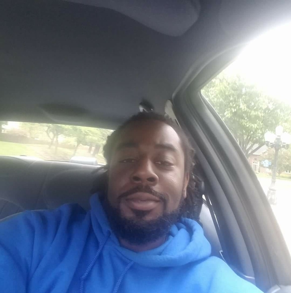 Profile Picture of Aaron Braxton (@aaron403) on Poshmark