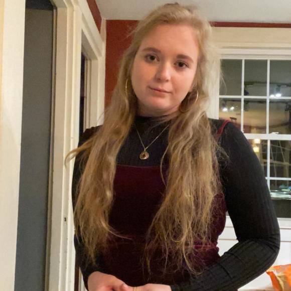 Profile Picture of Whitney Astran (@whitneyastran) on Poshmark