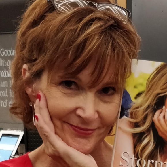Profile Picture of Terry Schneider (@tschneider0326) on Poshmark