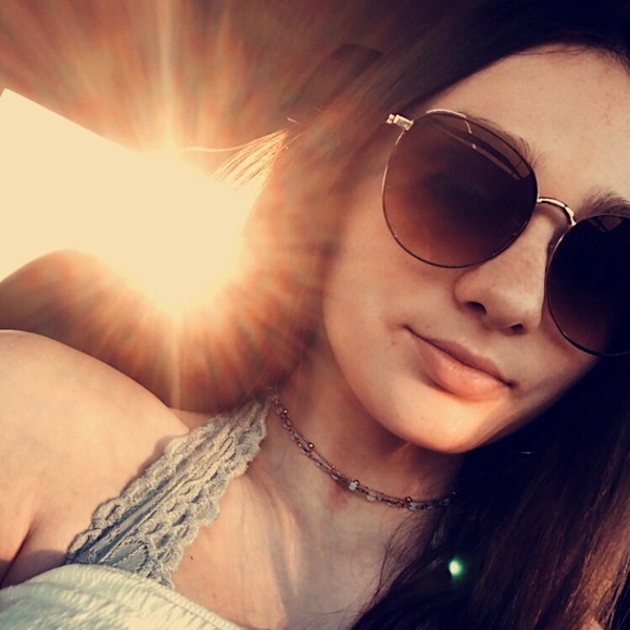 Leah Chalupski - Poshmark Profile Picture of Leah Chalupski (@bluerose1212) on Poshmark