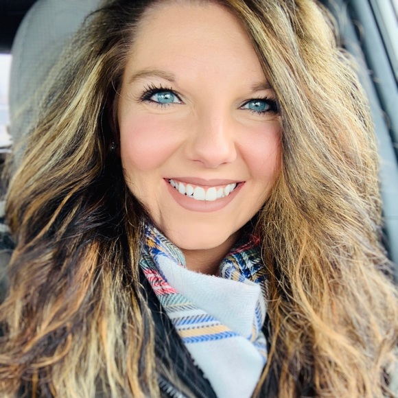 Profile Picture of Chelsea Coppock (@chelscliz11) on Poshmark