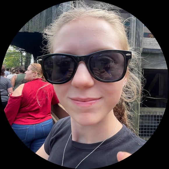 Profile Picture of Alyssa Engle (@lysengle12) on Poshmark