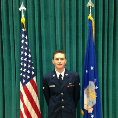 Profile Picture of Kyle Long (@Long_Petter69) on Twitter