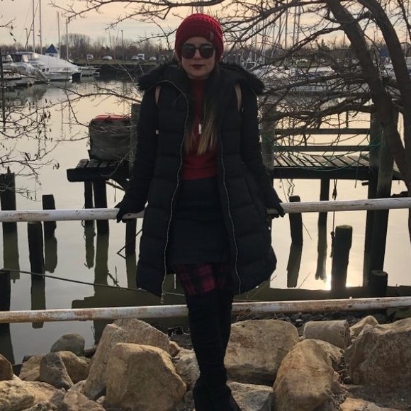 Profile Picture of Bárbara Mesa (@bmesav910824) on Poshmark