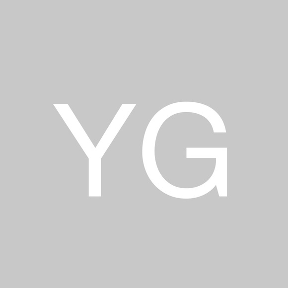 Profile Picture of Yvette Ganoe (@yvettelonnie) on Poshmark
