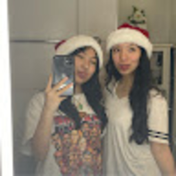 Profile Picture of Alyssa-thy Huynh (@alyssathy) on Poshmark