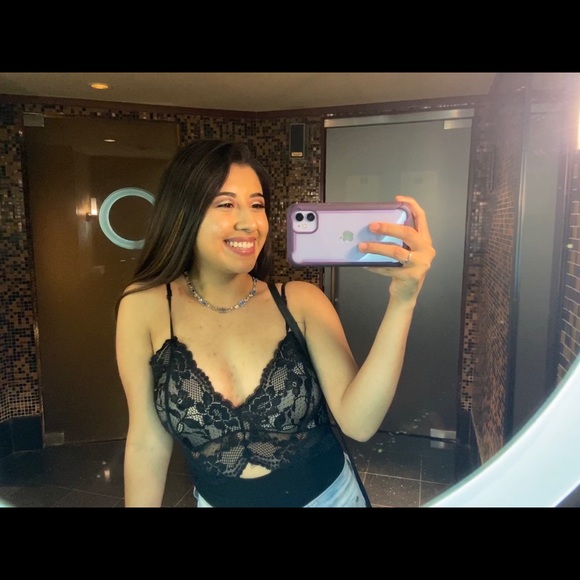 Profile Picture of Cinthia Gonzalez (@wowcinthiaa) on Poshmark