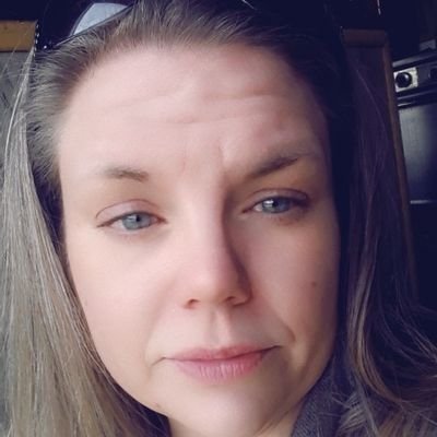 Profile Picture of Amanda Hovey (@AmandaHovey7) on Twitter