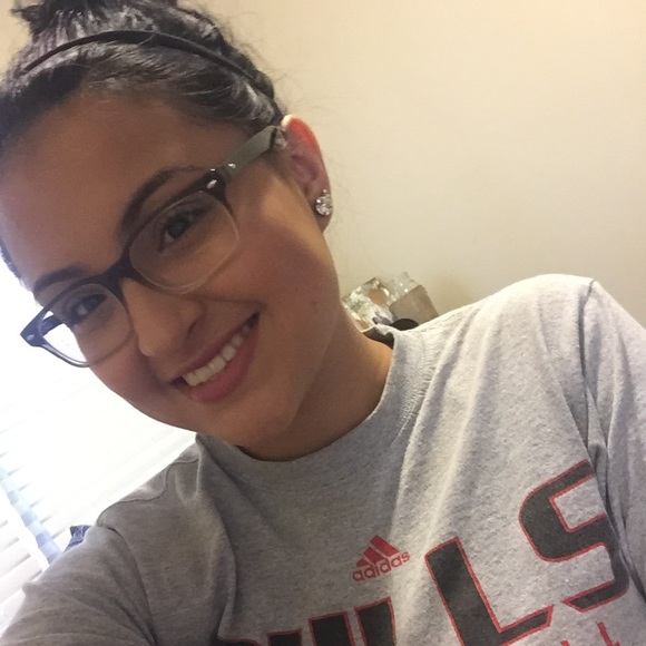 Profile Picture of Eva Cervantes (@evaxcer) on Poshmark