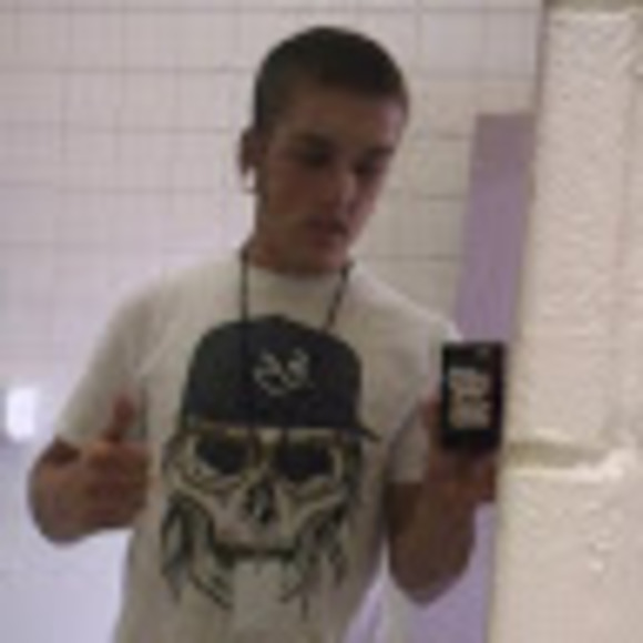 Profile Picture of Tyler Manley (@tyler_manley) on Poshmark