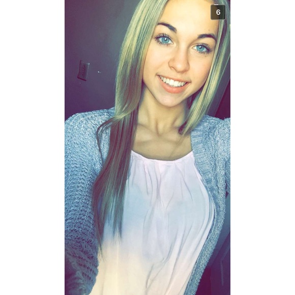 Profile Picture of Lydia Papuga (@lydiaxo12) on Poshmark