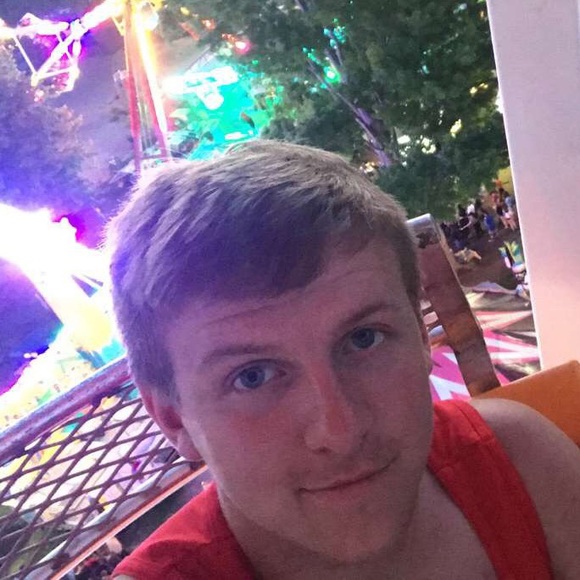 Profile Picture of Michael Groenke (@halfback4269) on Poshmark