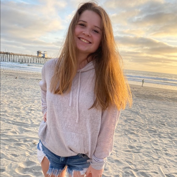 Profile Picture of Cate Czapski (@cmcvball) on Poshmark