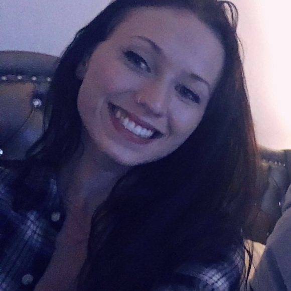 Profile Picture of Alexa Payne (@alexamariepayne) on Poshmark