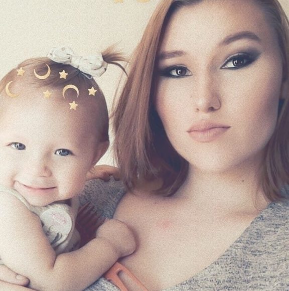 Profile Picture of Ariel Elliott (@arielelliott83) on Poshmark