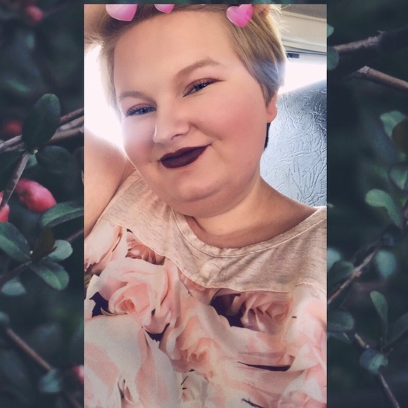 Courtney Cearley - Poshmark Profile Picture of Courtney Cearley (@courtneycearley) on Poshmark