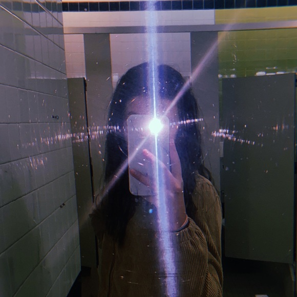 Profile Picture of Julia Trexler (@julia1234t) on Poshmark