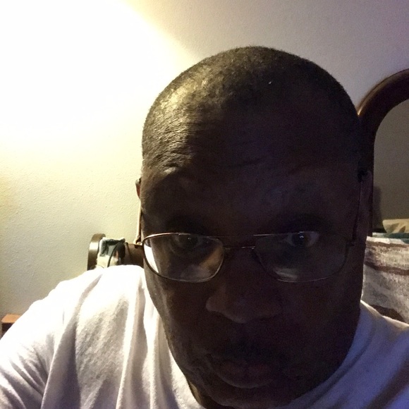 Profile Picture of Darryl Barry (@dbzone) on Poshmark