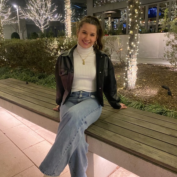 Profile Picture of Macy Moring (@macy_moring) on Poshmark