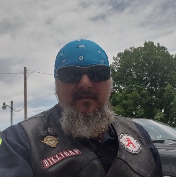 Profile Picture of Scott Akers (@sakers9) on Poshmark