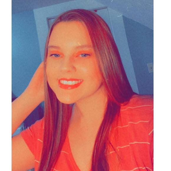 Profile Picture of Marissa Eulett (@marissa_ann0823) on Poshmark