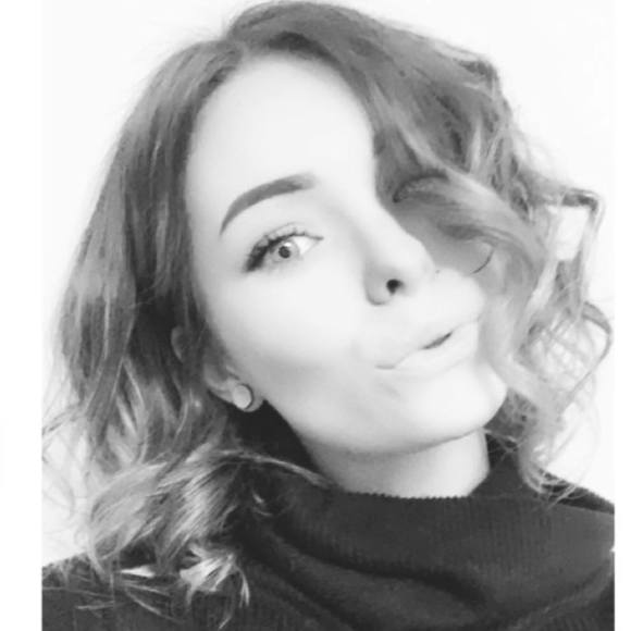 Profile Picture of Chaylene Pow (@chaypow) on Poshmark