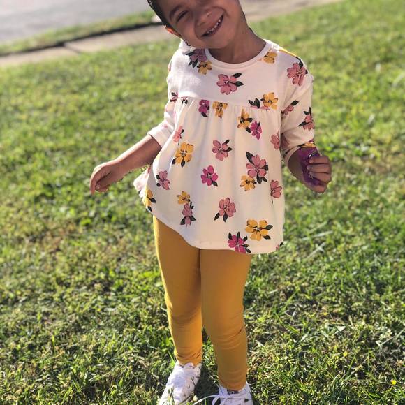 Profile Picture of Stephany Bousono (@stephazalea) on Poshmark