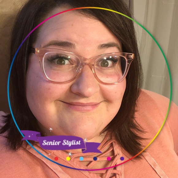 Profile Picture of Angie Vilett (@angievilett) on Poshmark