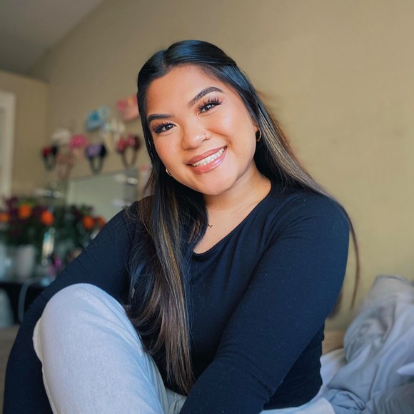 Profile Picture of Geraldine Cabutotan (@gcabutotan) on Poshmark