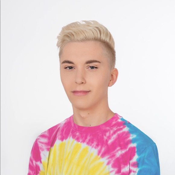 Profile Picture of Joey Monroe (@joeymonroe) on Poshmark