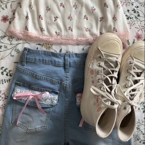 Profile Picture of Viviana Villarreal (@vvillarreal27) on Poshmark