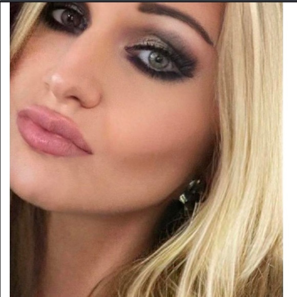 Profile Picture of Nicole Mclain (@nmclain) on Poshmark