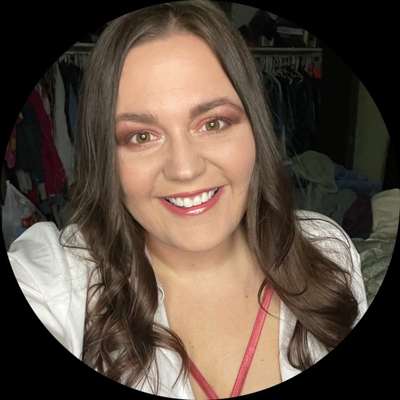 Profile Picture of Kira Pewonka (@kirapewonka16) on Poshmark