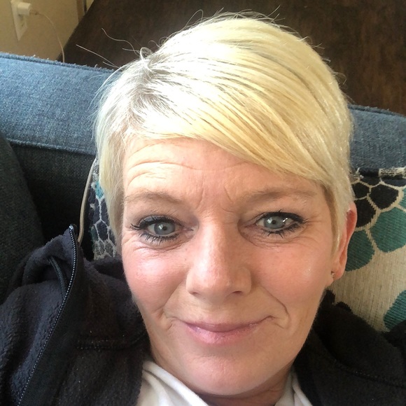 Profile Picture of Kim Kirby (@kk883596) on Poshmark