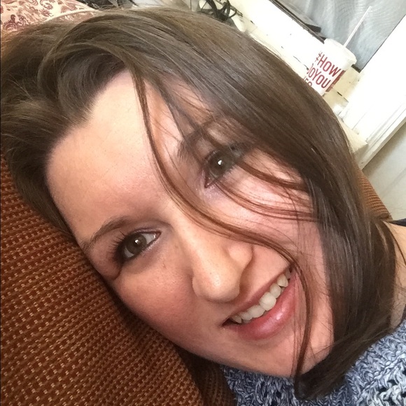 Profile Picture of Natasha Scheitler (@azadrea) on Poshmark