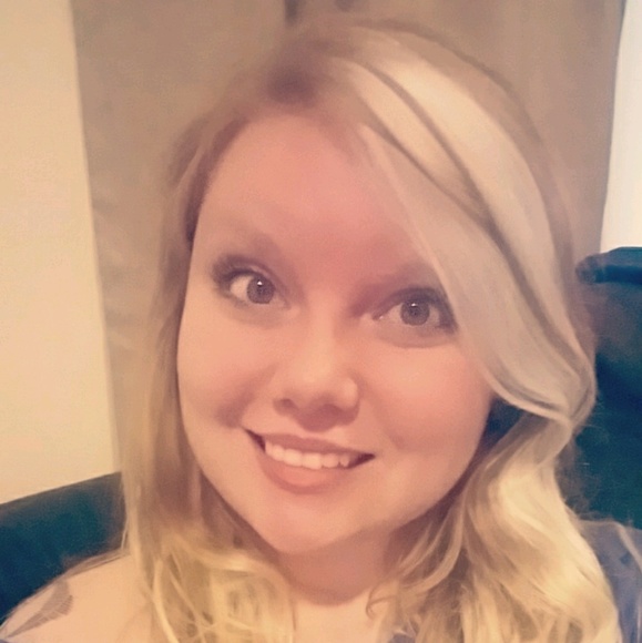 Profile Picture of Alyssa Spenner (@lisat213) on Poshmark