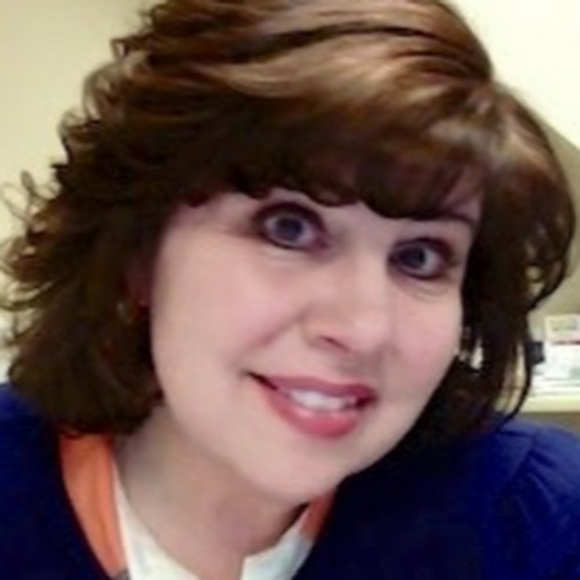 Profile Picture of Kimberly Zaski (@kimberlyzaski) on Poshmark