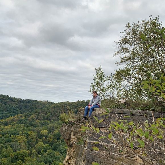 Profile Picture of Benny Hand (@bennyhand4) on Poshmark