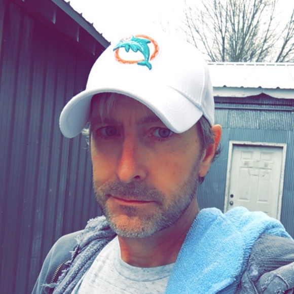 Profile Picture of Michael Dill (@michaeldill623) on Poshmark