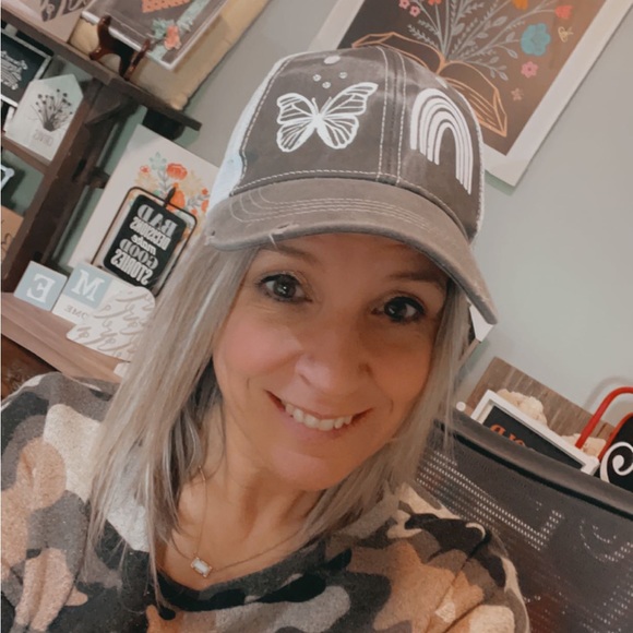 Profile Picture of Stacy Lagrow (@simplystacy04) on Poshmark