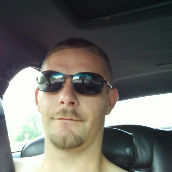 Profile Picture of Jonathan Hamilton (@jonathan305) on Poshmark