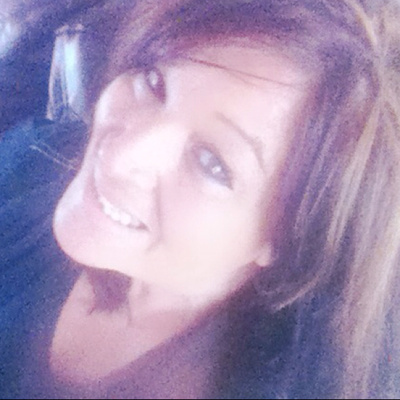 Profile Picture of Tammy Deplanche (@tdeplanche) on Poshmark