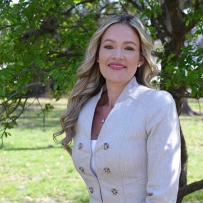 Profile Picture of Janelle Hill (@JanelleHill23) on Twitter