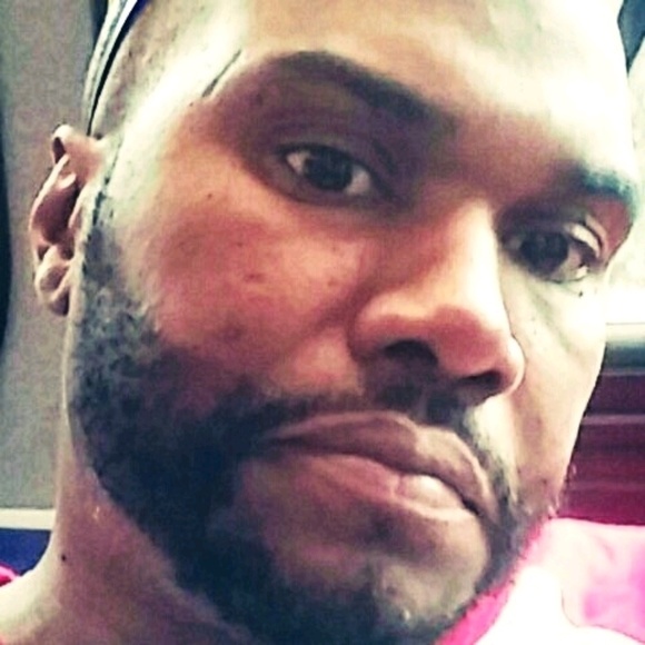 Profile Picture of Lenard Hogan (@lenardlove) on Poshmark