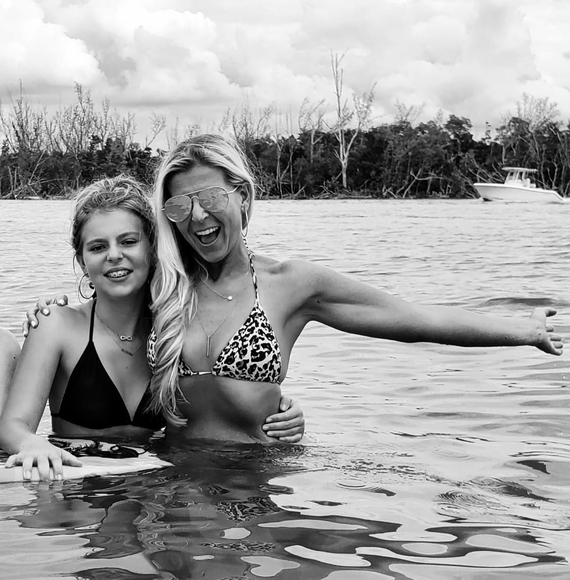 Melissa Knüttel - Poshmark Profile Picture of Melissa Knüttel (@mschwesinger) on Poshmark